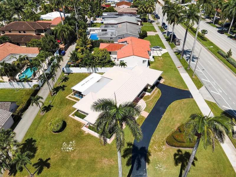 3 bedroom Single Family Residence at 1200 Hollywood Boulevard, Hollywood Lakes Section, Hollywood — photo 2