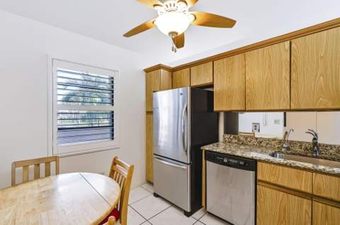 150 Lake Nancy Lane #219, West Palm Beach FL - photo 17 of 38