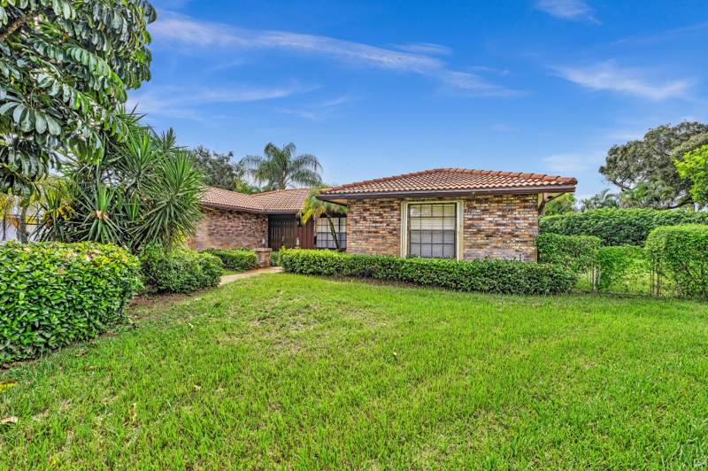 4 bedroom Single Family Residence at 8866 NW 2nd Place, Shadow Wood, Coral Springs — photo 5