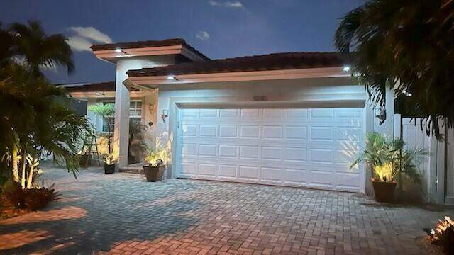 4 bedroom Single Family Residence at 3040 NW 7th Street, Washington Park Third Add, Fort Lauderdale — photo 2