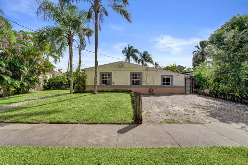 3 bedroom Single Family Residence at 2714 Scott Street, Look Homesites No 3, Hollywood — photo 2