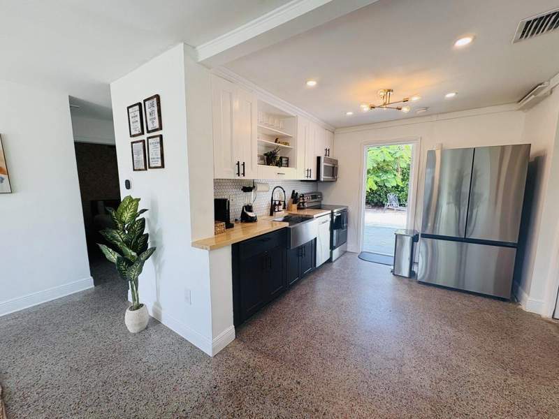 3 bedroom Single Family Residence at 2711 NE 11th Terrace, Cresthaven No 5, Pompano Beach — photo 2