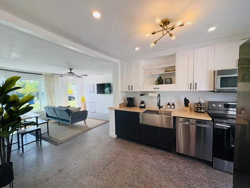 3 bedroom Single Family Residence at 2711 NE 11th Terrace, Cresthaven No 5, Pompano Beach — photo 3