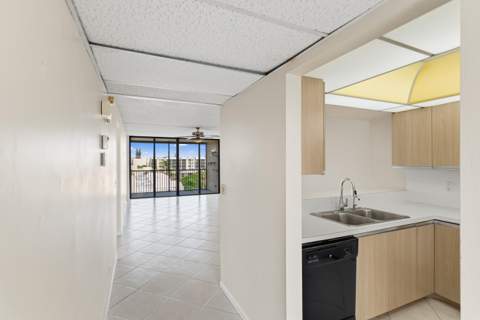 17 Royal Palm Way #6010, Boca Raton FL - photo 16 of 42
