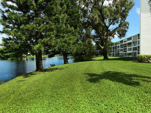 1038 Cambridge B, Deerfield Beach FL - photo 17 of 28