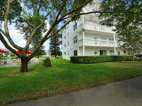 1038 Cambridge B, Deerfield Beach FL - photo 16 of 28