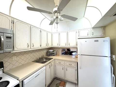 2991 NW 46th Avenue #207, Lauderdale Lakes FL - photo 9 of 19