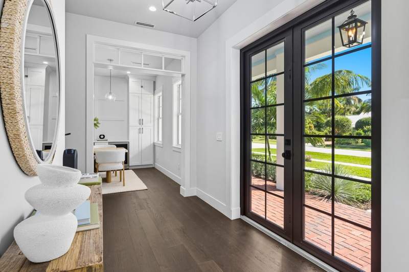 5 bedroom Single Family Residence at 11823 Lake Shore Place, Hidden Key North, North Palm Beach — photo 4