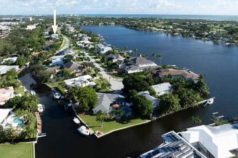 11823 Lake Shore Place, North Palm Beach FL - photo 13 of 65