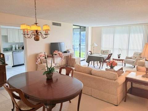 5380 Woodland Lakes Drive #216, Palm Beach Gardens FL - photo 6 of 12