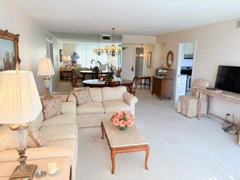 5380 Woodland Lakes Drive #216, Palm Beach Gardens FL - photo 8 of 12