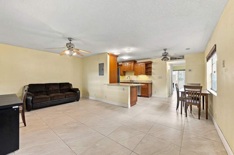 1 bedroom Condominium at 447 Burgundy J #J, Kings Point Burgundy Condos, Delray Beach — photo 4
