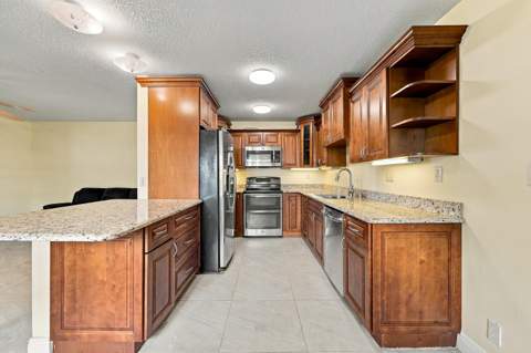 447 Burgundy J #J, Delray Beach FL - photo 12 of 43