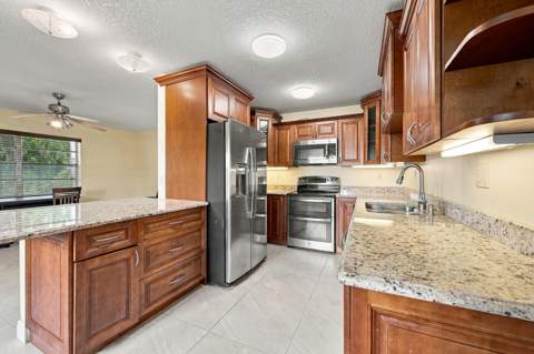 447 Burgundy J #J, Delray Beach FL - photo 13 of 43