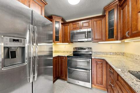 447 Burgundy J #J, Delray Beach FL - photo 14 of 43