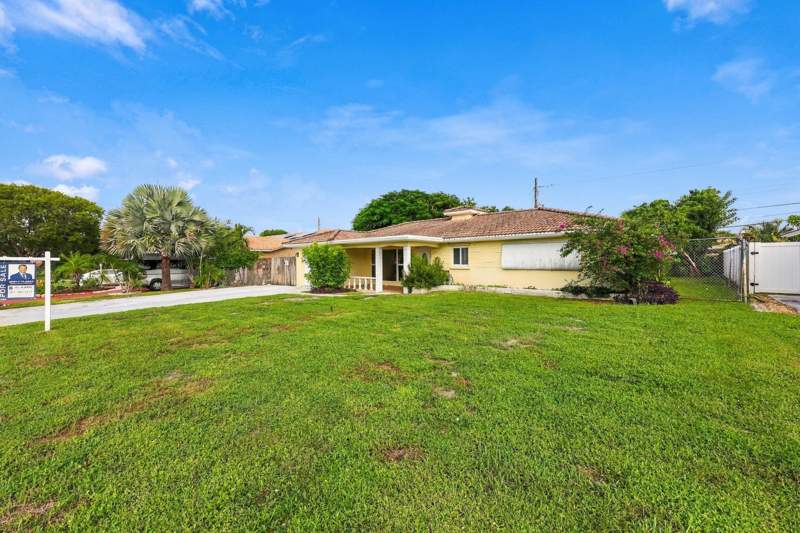 2 bedroom Single Family Residence at 213 NE 24th Court, Boca Woods, Boca Raton — photo 3