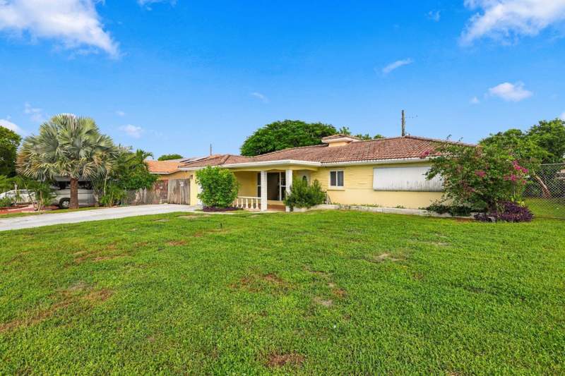 2 bedroom Single Family Residence at 213 NE 24th Court, Boca Woods, Boca Raton — photo 4