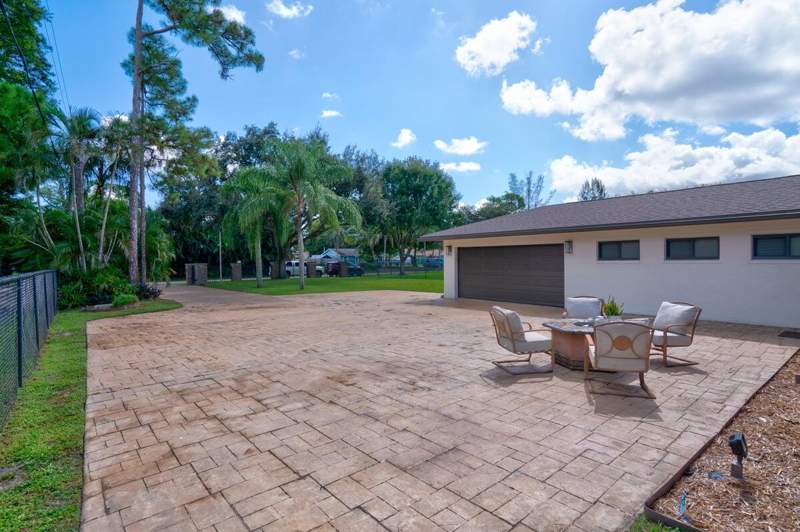 4 bedroom Single Family Residence at 5139 1st Road, Palm Beach Farms Co 3, Lake Worth — photo 3