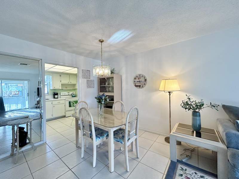 1 bedroom Villa at 2653 Dudley Drive #F, Cresthaven Villas Condo 27, West Palm Beach — photo 4