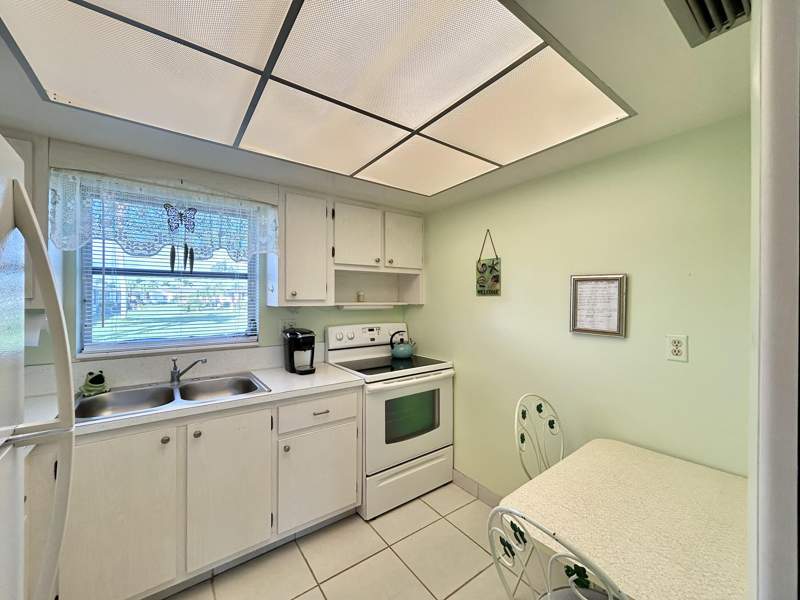 1 bedroom Villa at 2653 Dudley Drive #F, Cresthaven Villas Condo 27, West Palm Beach — photo 2