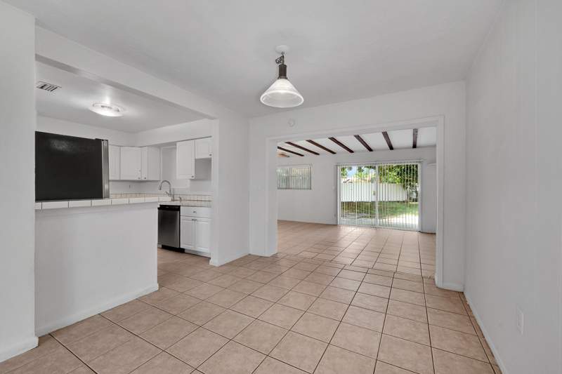 3 bedroom Single Family Residence at 6481 Pierce Street, Boulevard Heights Sec 6, Hollywood — photo 4