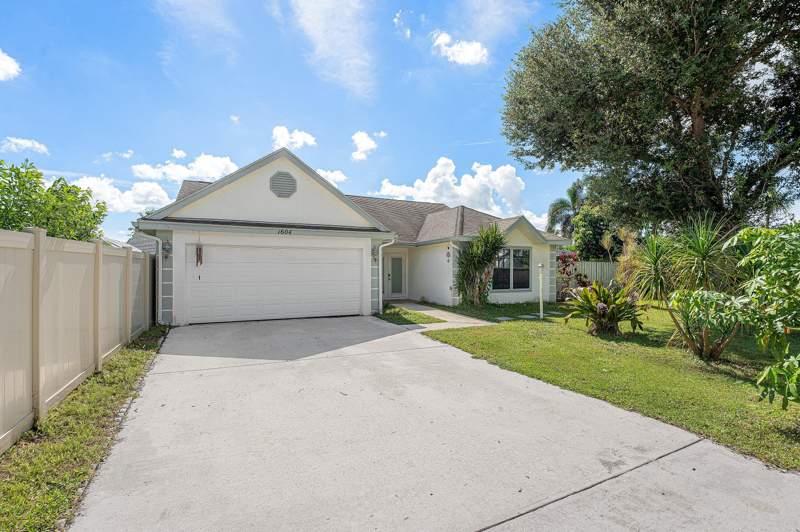 3 bedroom Single Family Residence at 1604 Bayridge Place, Meadowland Cove 1 Of Wellington, Wellington — photo 3