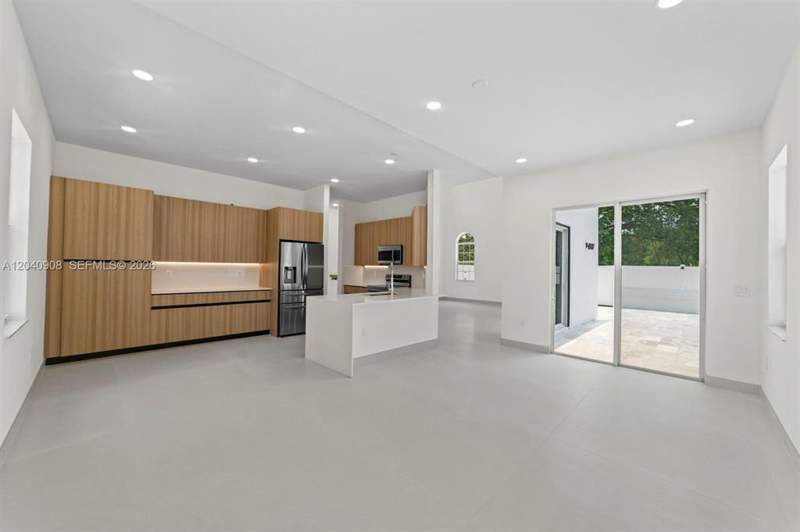 4 bedroom Single Family Residence at 3040 SW 44th Court, Schooner Ridge, Dania Beach — photo 3
