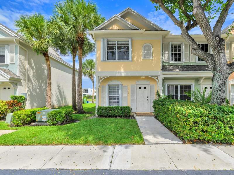 2 bedroom Townhouse at 219 Mallory Court, Bonaventure, Weston — photo 5