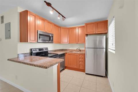 2655 NE 8th Avenue #Apt 210, Wilton Manors FL - photo 8 of 45