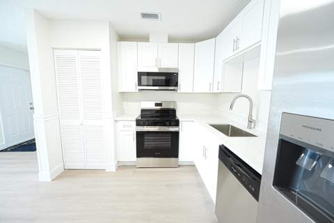 4971 Palm Hill Drive, West Palm Beach FL - photo 11 of 44