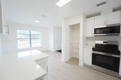 4971 Palm Hill Drive, West Palm Beach FL - photo 13 of 44
