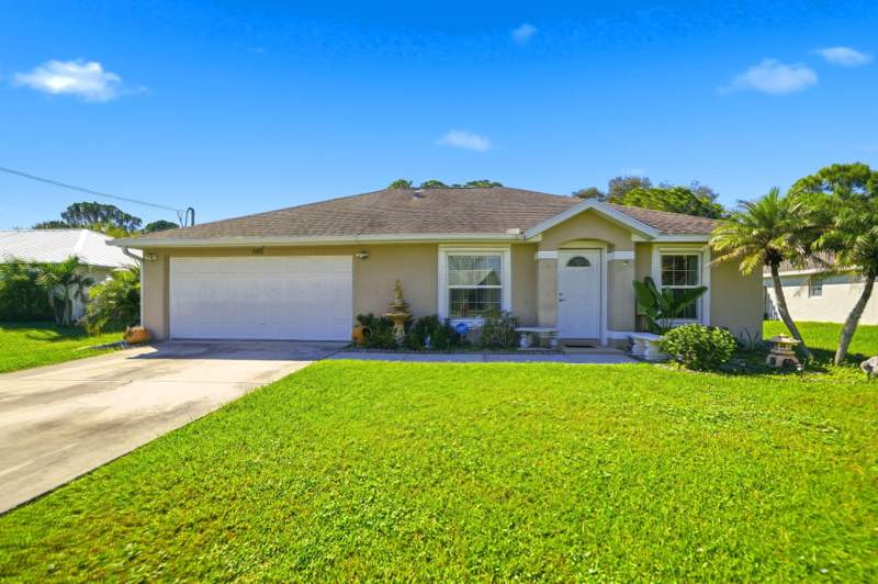 3 bedroom Single Family Residence at 1402 SW Broadview Street, Port St Lucie Section 4, Port St. Lucie — photo 2