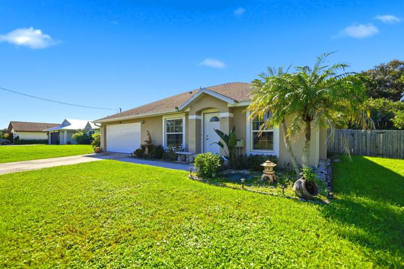 3 bedroom Single Family Residence at 1402 SW Broadview Street, Port St Lucie Section 4, Port St. Lucie — photo 3