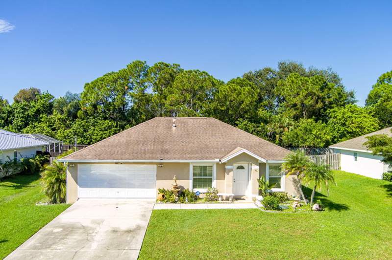 3 bedroom Single Family Residence at 1402 SW Broadview Street, Port St Lucie Section 4, Port St. Lucie — photo 4