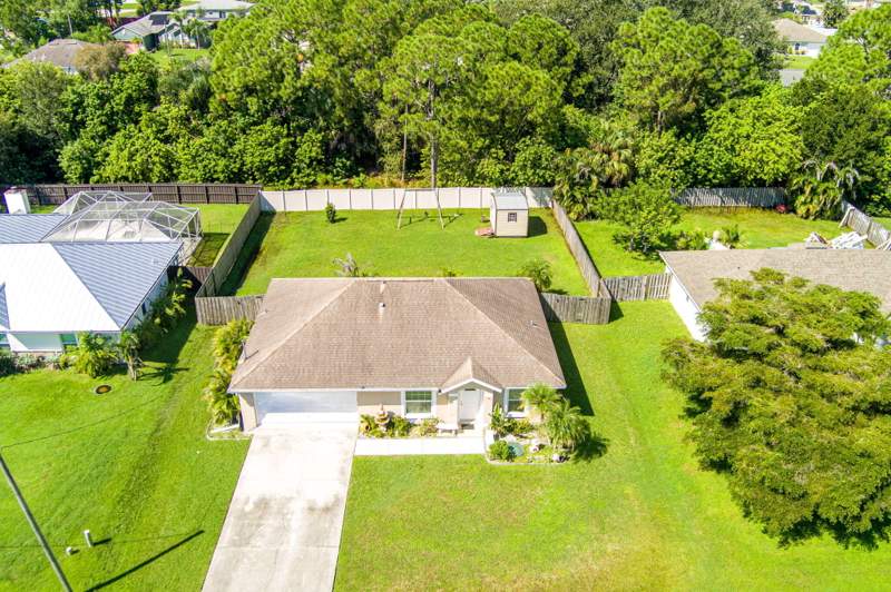 3 bedroom Single Family Residence at 1402 SW Broadview Street, Port St Lucie Section 4, Port St. Lucie — photo 5