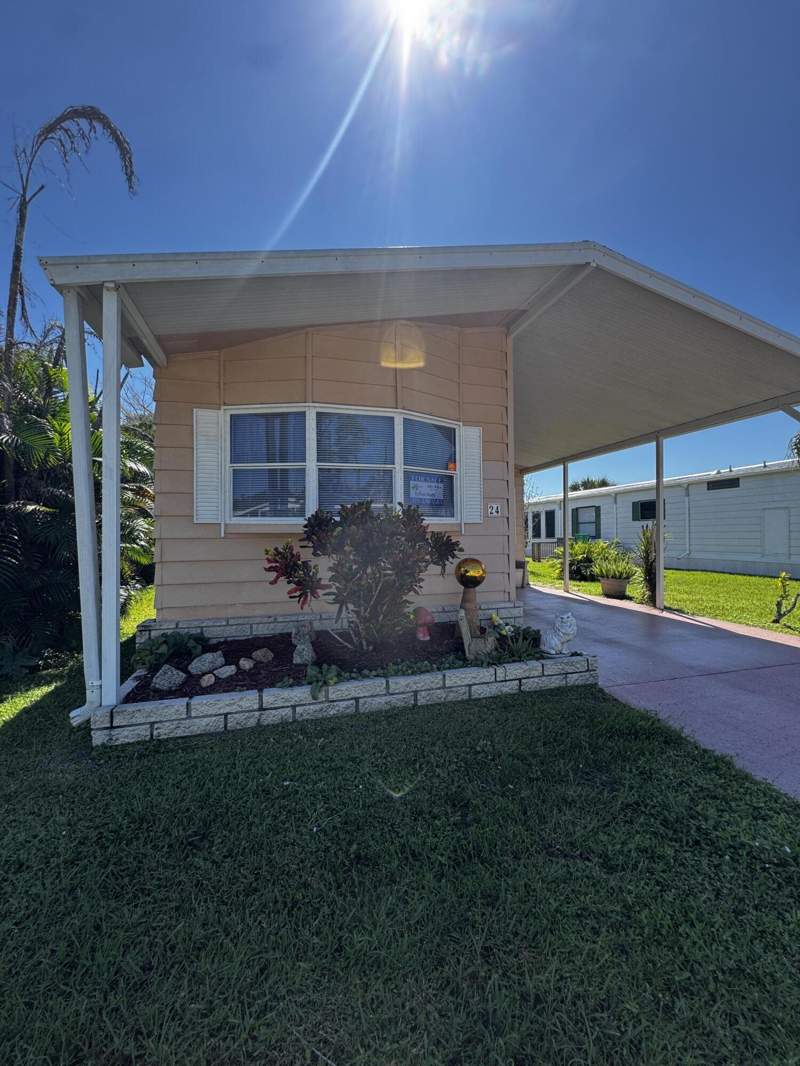 2 bedroom Manufactured Home at 24 Flores Del Norte, Spanish Lakes Country Club Village, Fort Pierce — photo 2