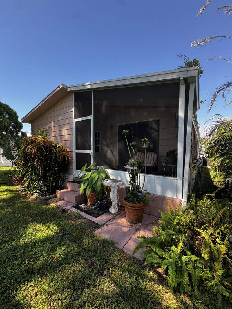 2 bedroom Manufactured Home at 24 Flores Del Norte, Spanish Lakes Country Club Village, Fort Pierce — photo 5