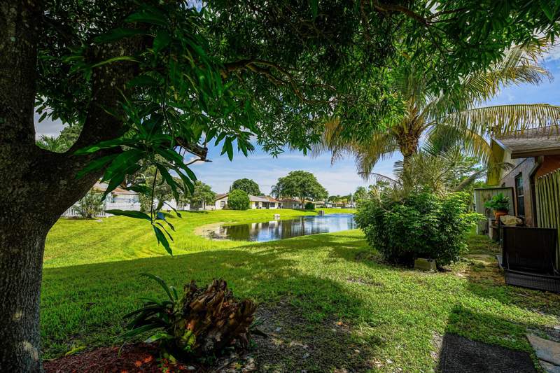 2 bedroom Single Family Residence at 4971 Palm Hill Drive, Palm Hill Villas Unit Two, West Palm Beach — photo 2