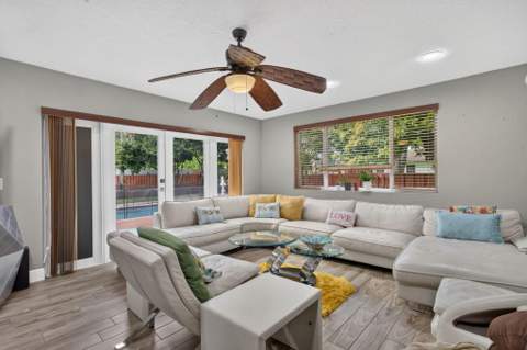 291 SW 60th Avenue, Plantation FL - photo 10 of 40
