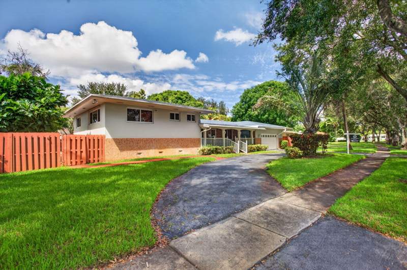 4 bedroom Single Family Residence at 291 SW 60th Avenue, Plantation Park, Plantation — photo 2