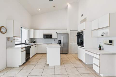 1240 NW 100th Way, Plantation FL - photo 15 of 53
