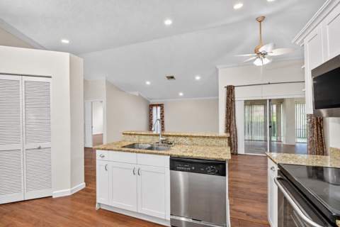 174 Harbor Lake Circle, Greenacres FL - photo 7 of 57