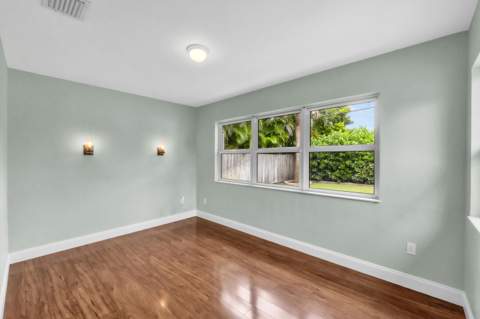 731 NE 49th Street, Oakland Park FL - photo 11 of 35