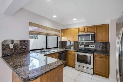 3015 Oaktree Lane #Unit 277, Hollywood FL - photo 6 of 32