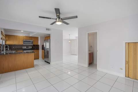 3015 Oaktree Lane #Unit 277, Hollywood FL - photo 9 of 32
