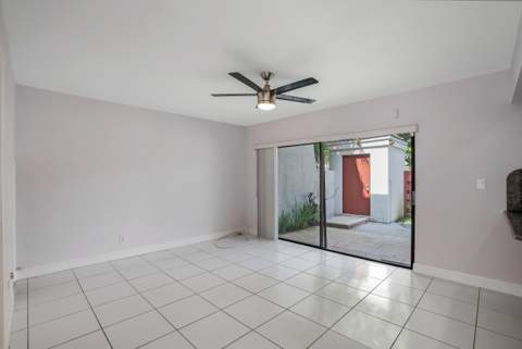 3015 Oaktree Lane #Unit 277, Hollywood FL - photo 12 of 32