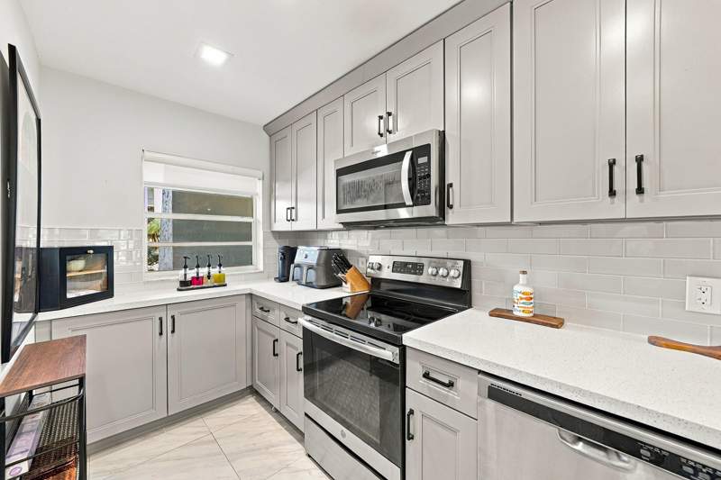 2 bedroom Condominium at 9420 Poinciana Place, Poinciana 2 Of Pine Island Ridge, Davie — photo 5