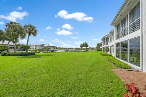 360 Spyglass Way #360, Jupiter FL - photo 19 of 41