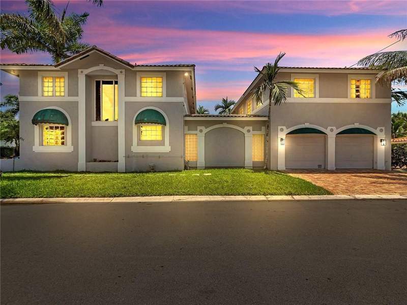 5 bedroom Single Family Residence at 851 N 11th Avenue, Hollywood Lakes Section, Hollywood — photo 4
