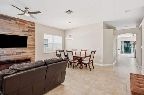 375 Berenger Walk, Royal Palm Beach FL - photo 6 of 32